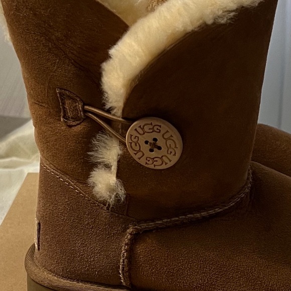 Ugg Bailey Button Boots. Size 7 Chestnut - Picture 5 of 11